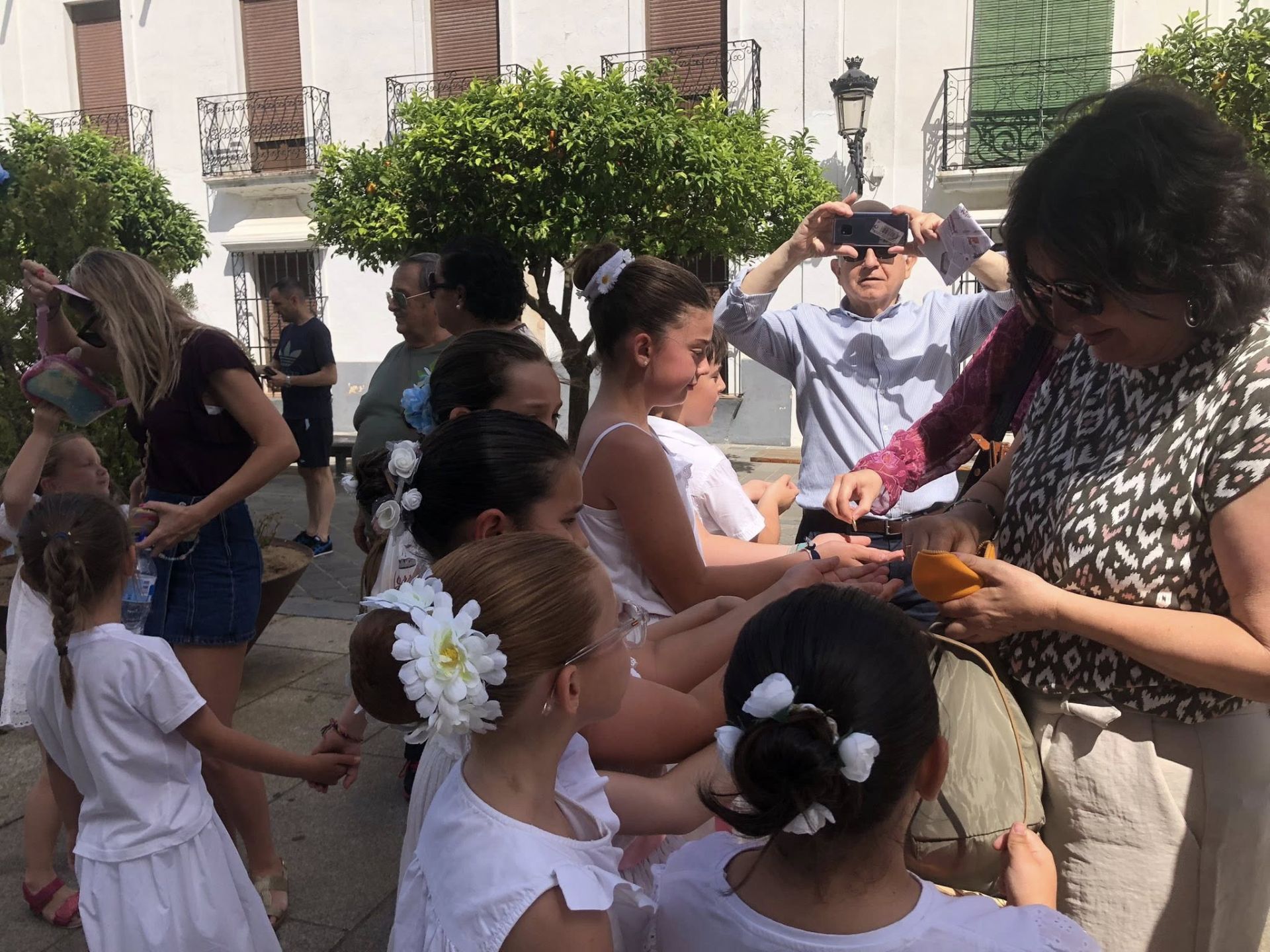 Un año más la tradición de La Maya alegró las calles de Olivenza