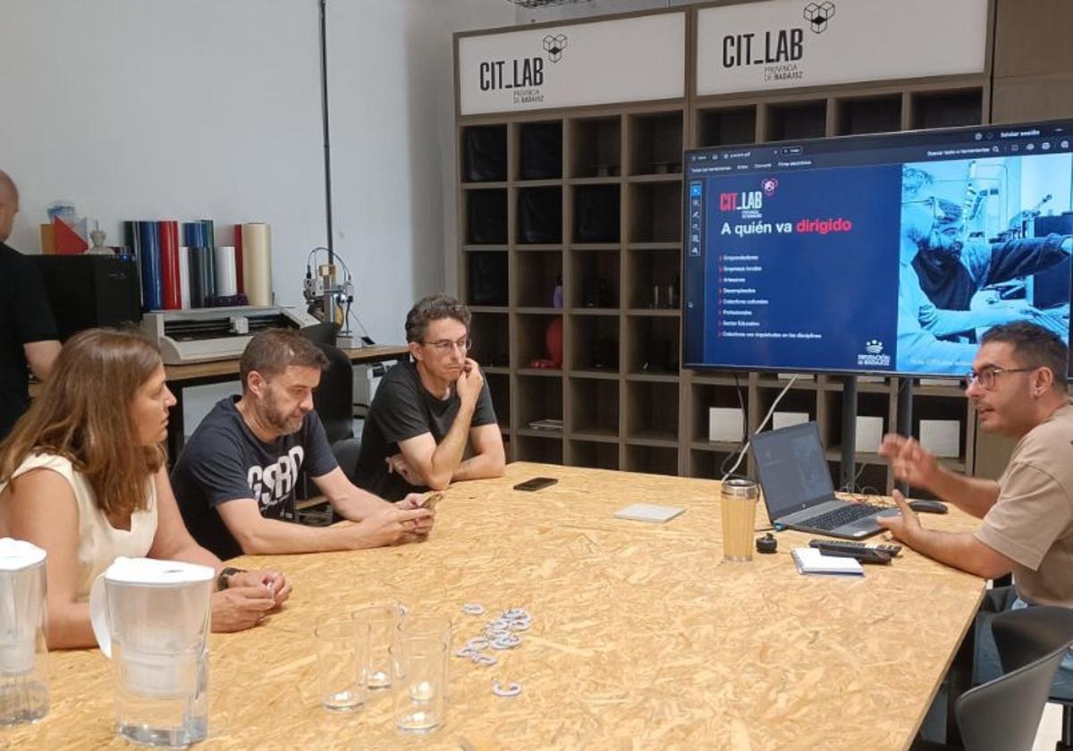Un momento de la visita al CITLab.