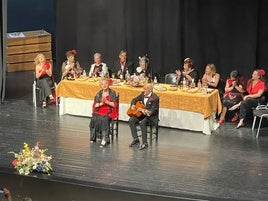 El grupo de teatro del Centro de Mayores derrochó arte con su 'Juerga Flamenca'