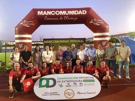 Foto de autoridades y dinamizadores de la Comarca.