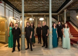 Los integrantes del grupo en el Teatro Lara.