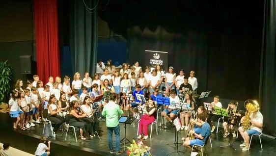 El alumnado de la Escuela Municipal de Música demuestra su talento en el concierto de clausura
