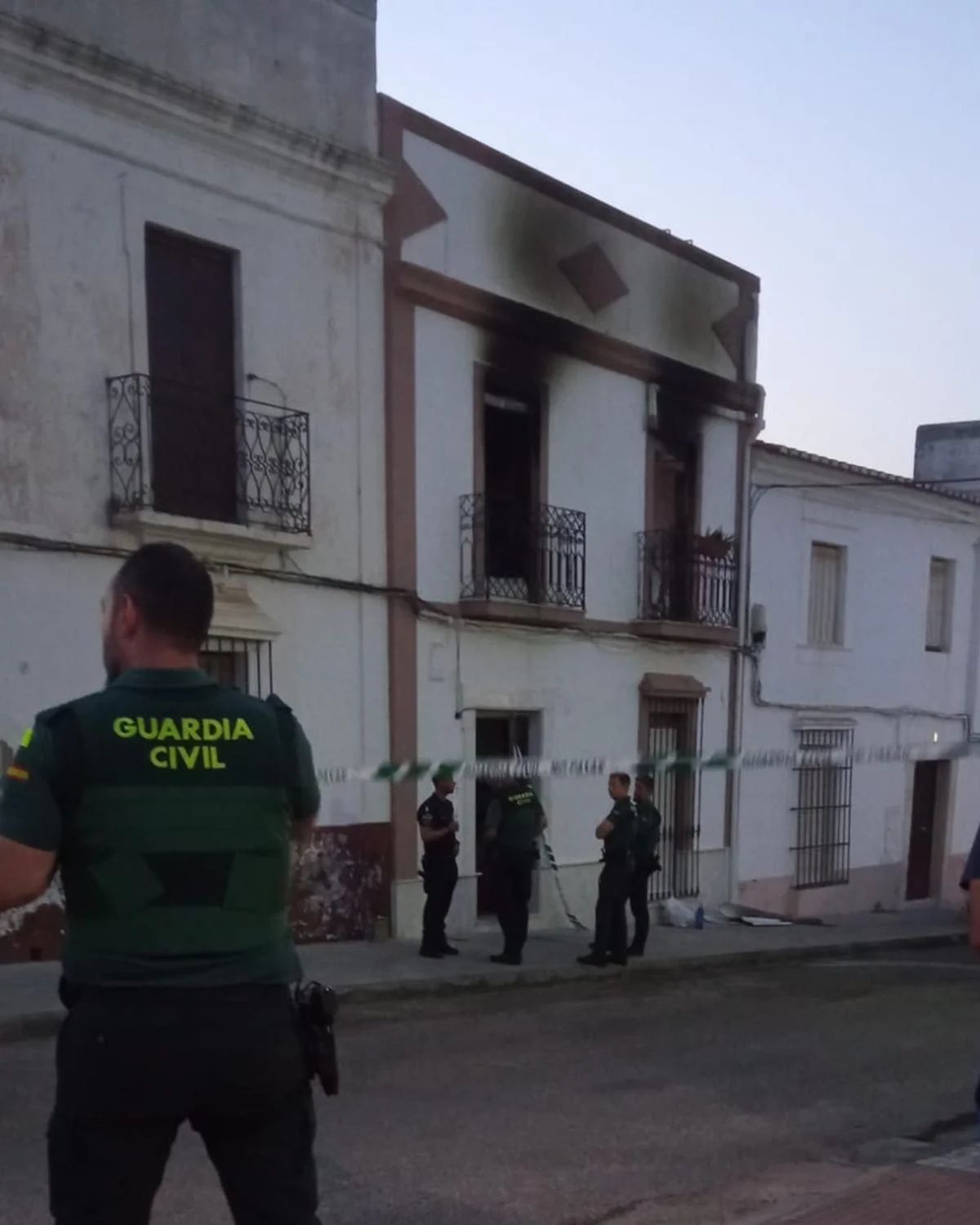 La vivienda muestra los estragos de las llamas.