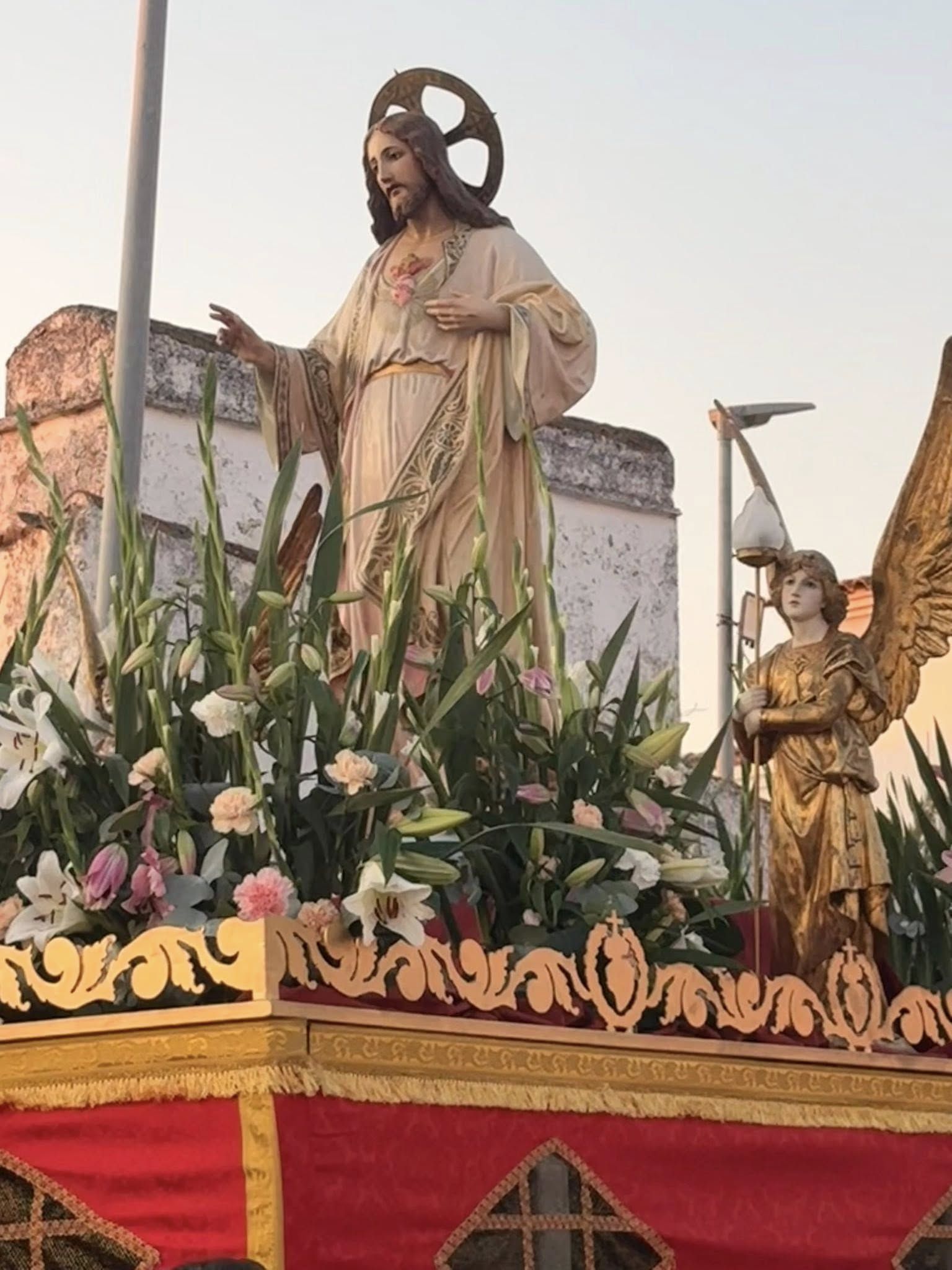 El Sagrado Corazón vuelve a procesionar por las calles de su barriada