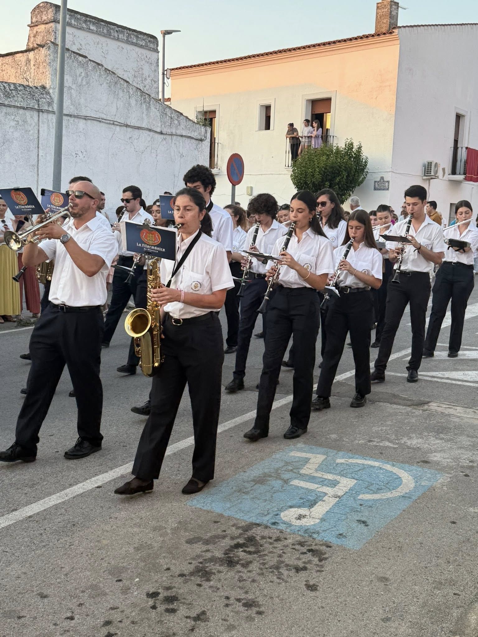 El Sagrado Corazón vuelve a procesionar por las calles de su barriada