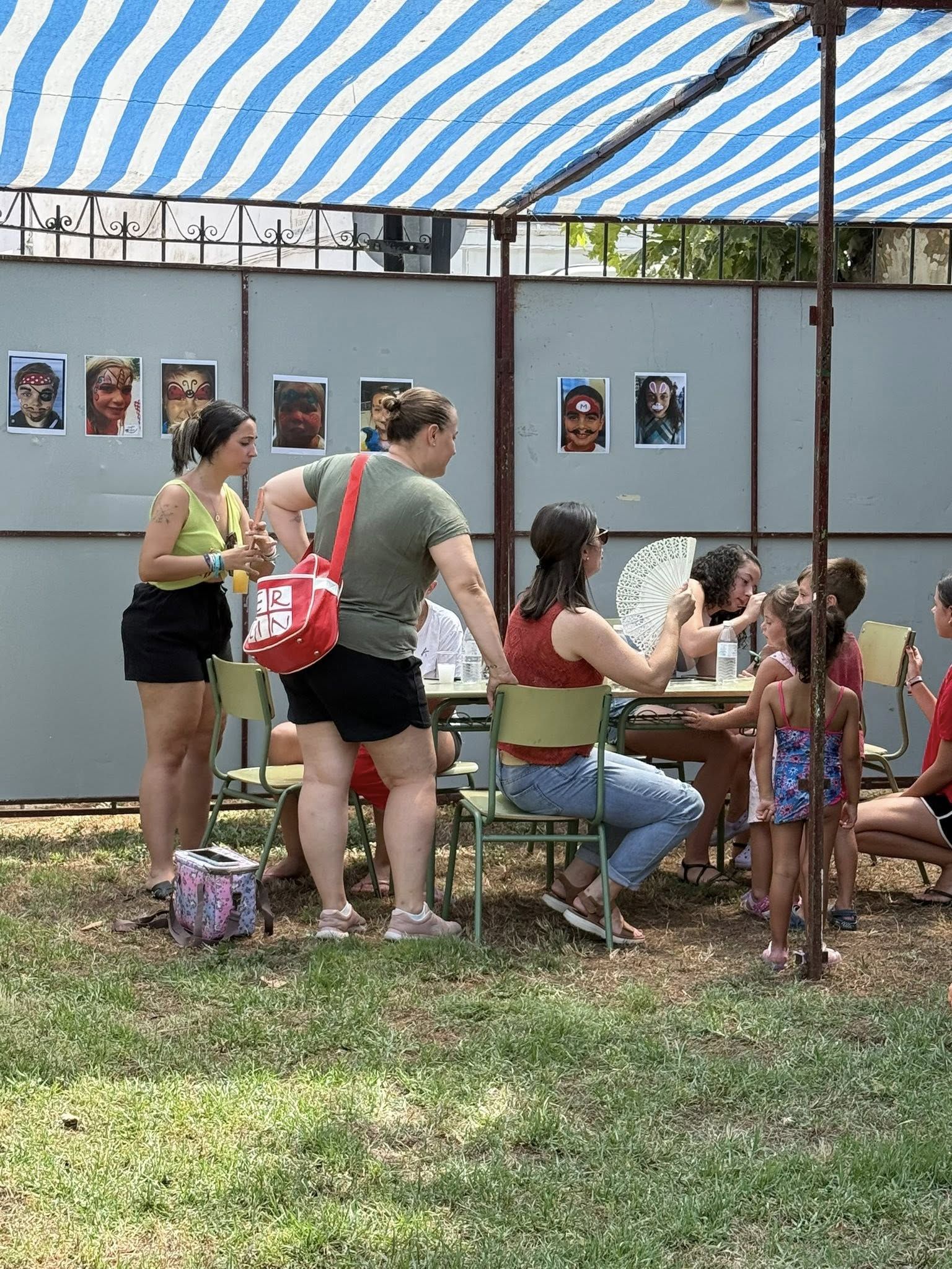 La carrera de autos locos llenó de diversión la feria de La Farrapa