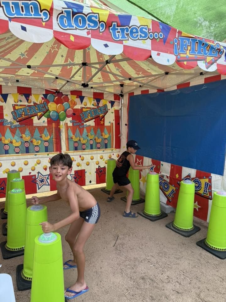 La carrera de autos locos llenó de diversión la feria de La Farrapa