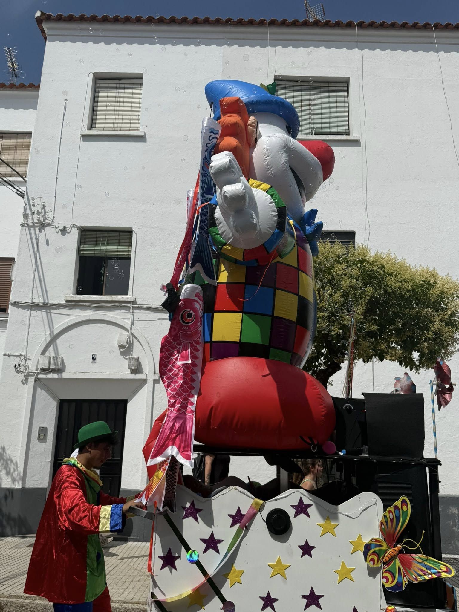 La carrera de autos locos llenó de diversión la feria de La Farrapa