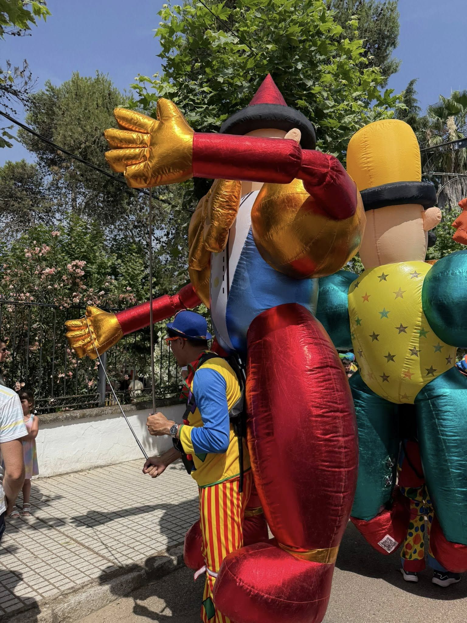 La carrera de autos locos llenó de diversión la feria de La Farrapa