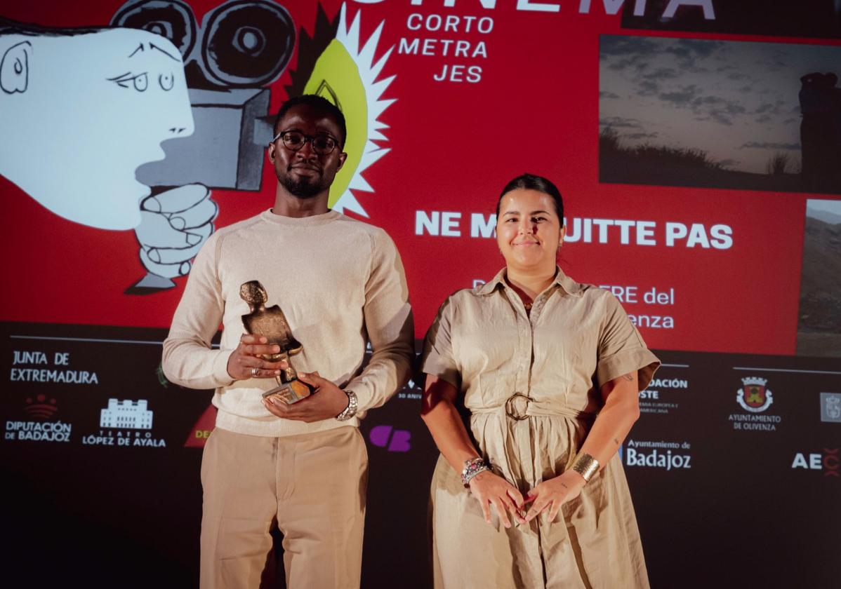 Alba Bonito entregó el premio del jurado oliventino.