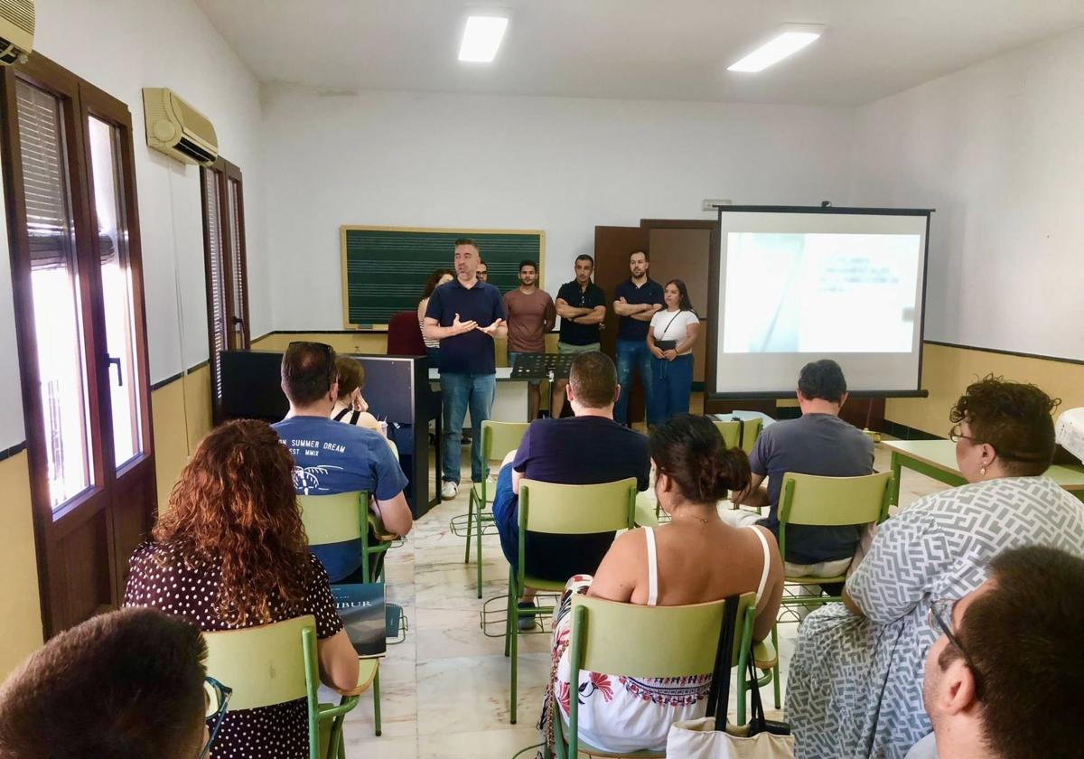 Comienzo del curso destinado a musicos de bandas.