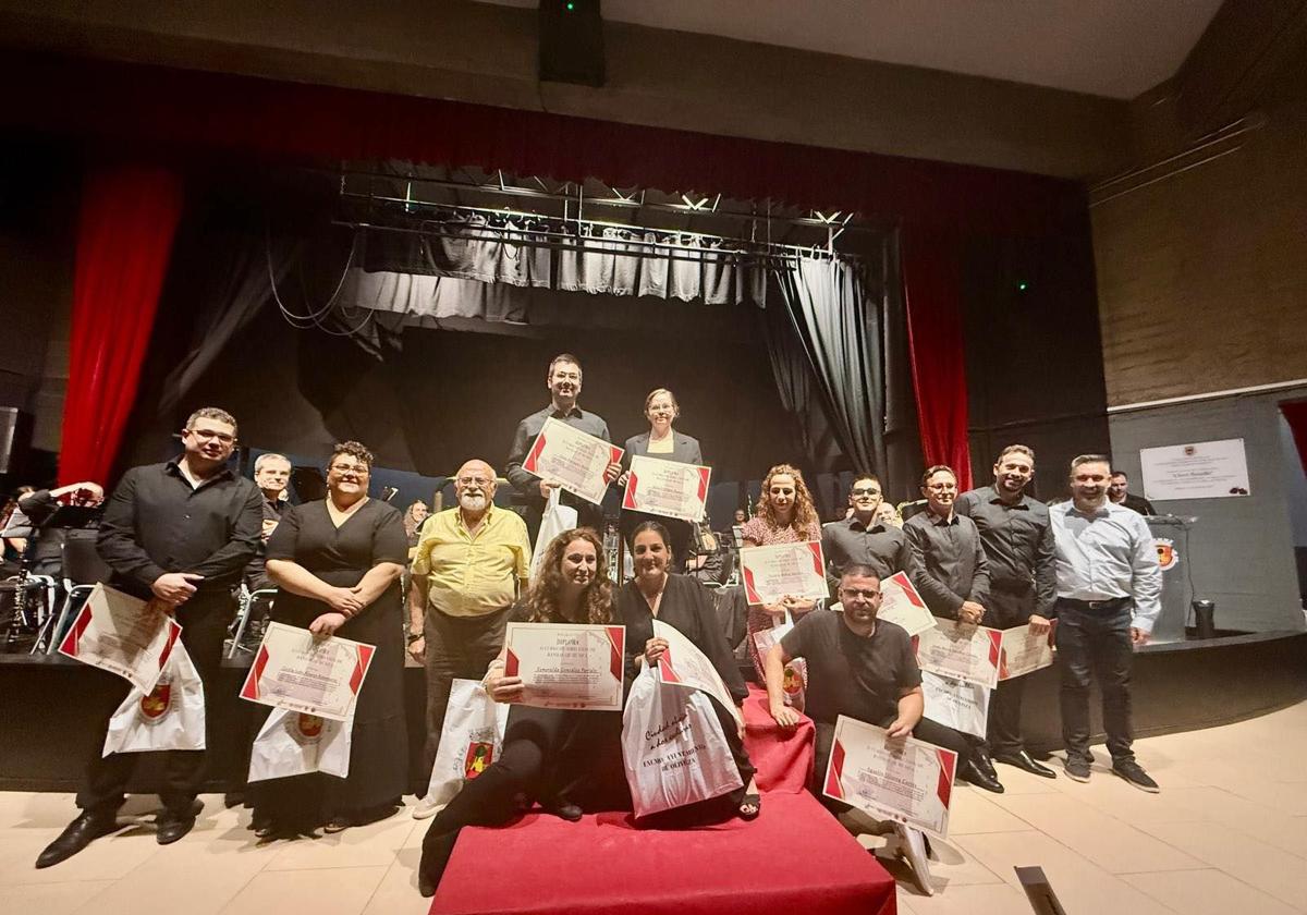 Los alumnos recibieron su título correspondiente.