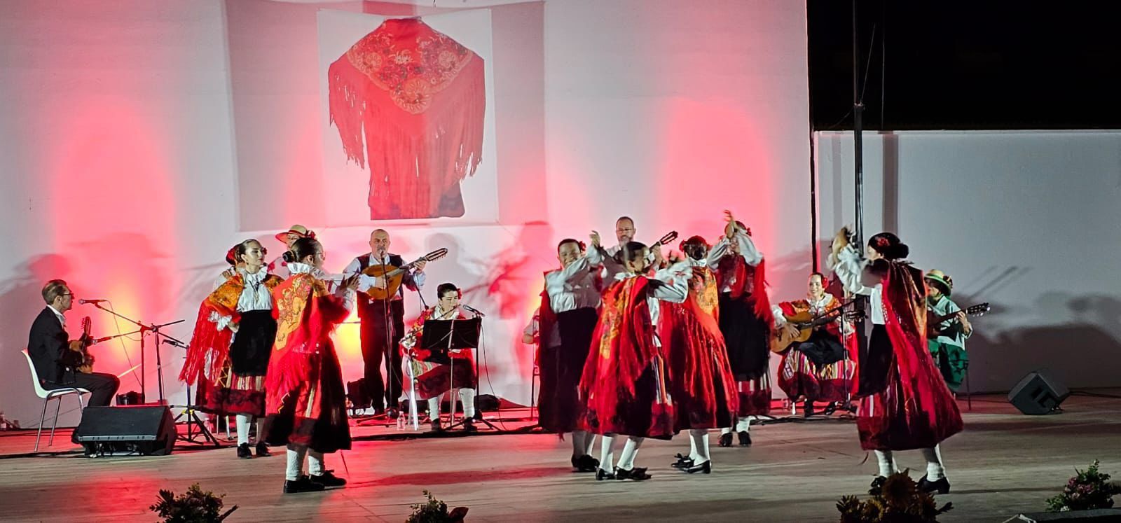 Olivenza celebra una noche de folclore y tradición con el XVI Festival Choni Ramallo