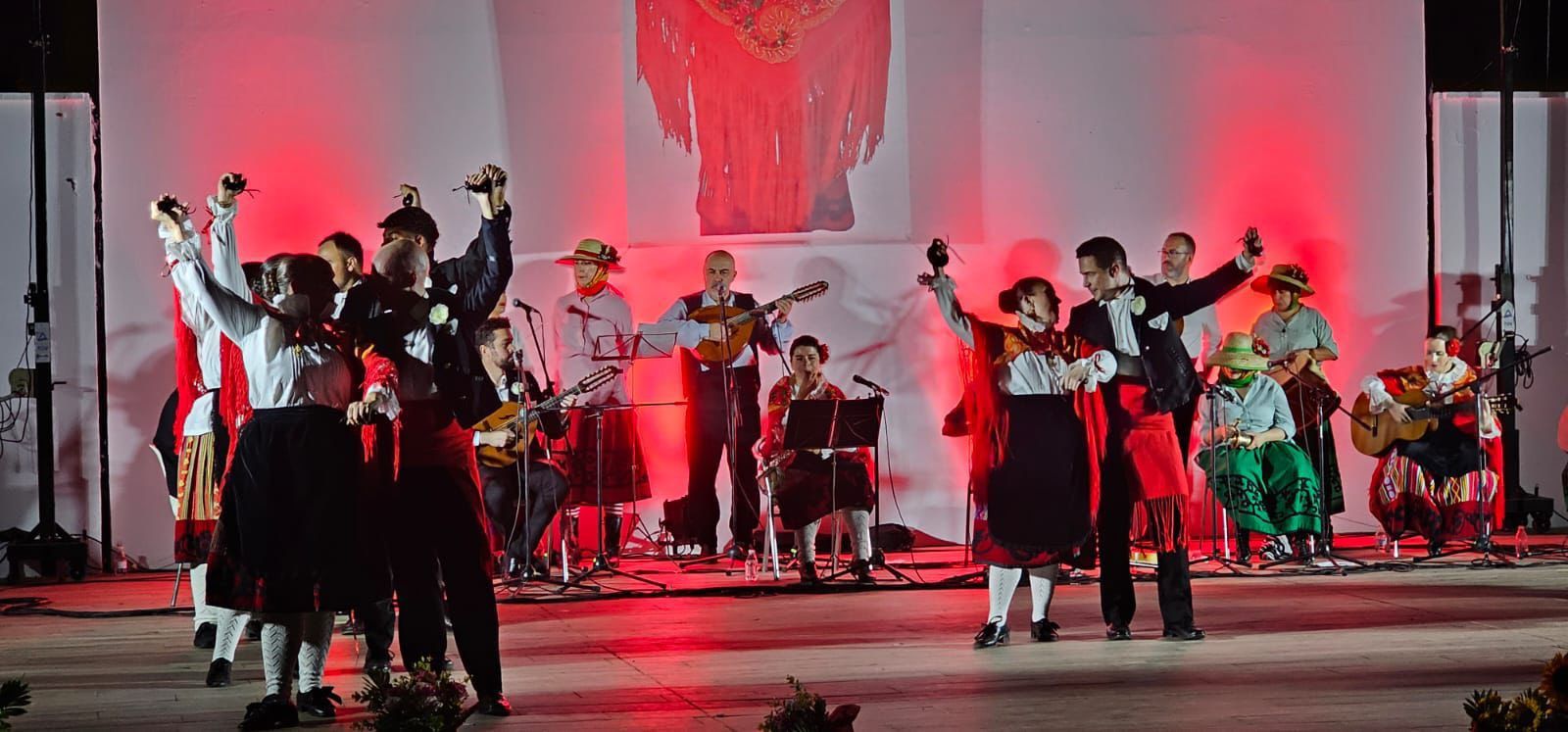 Olivenza celebra una noche de folclore y tradición con el XVI Festival Choni Ramallo