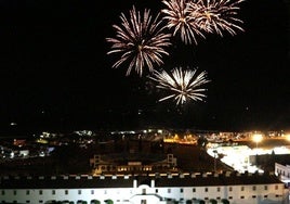 Fuegos artificiales de las Ferias oliventinas, imagen de archivo.