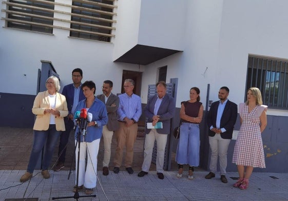 Ministra y autoridades en la presentación del proyecto.