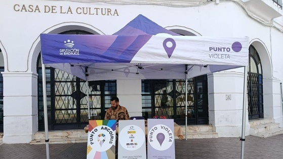 Más de 500 personas visitaron el Punto Violeta y Punto Arcoíris en el Día de Extremadura