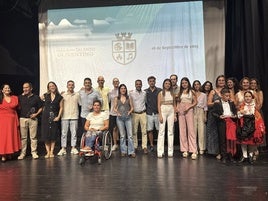 Foto de familia de los premiados.