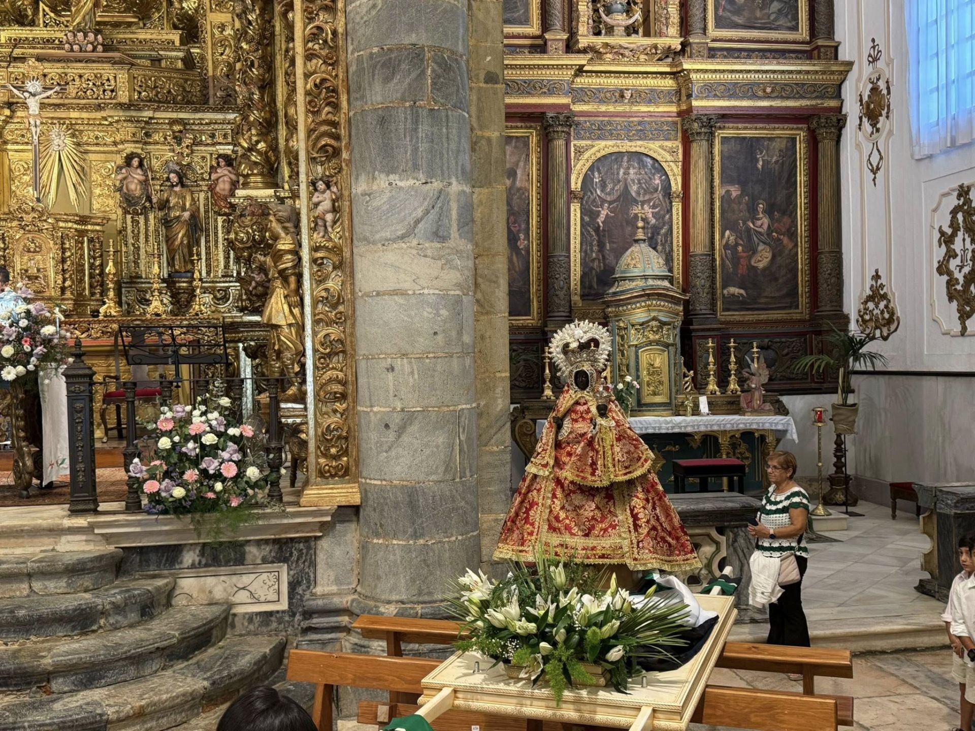 La procesión de la Virgen de Guadalupe marcó el Día de Extremadura