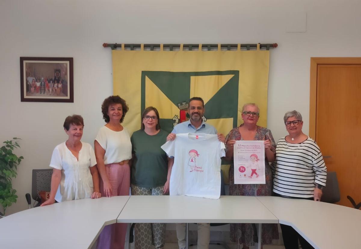 El regidor recibió a la Junta de la Asociación 'Sonríe Olivenza'.