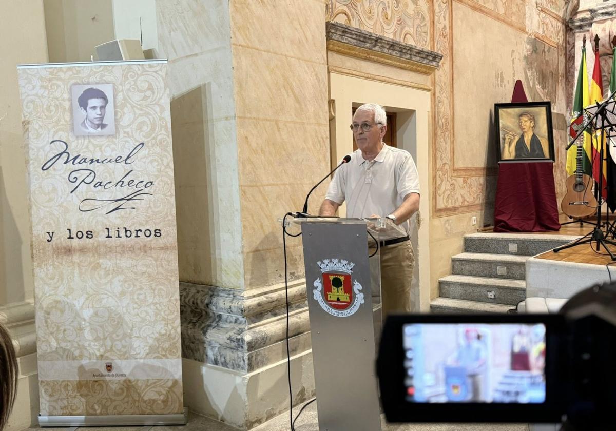 Limpo en la presentación del ejemplar especial sobre Pacheco.