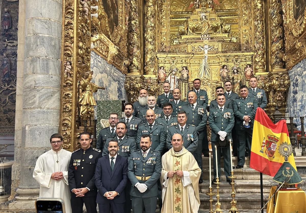 Autoridades presentes en la misa del Día del PIlar.