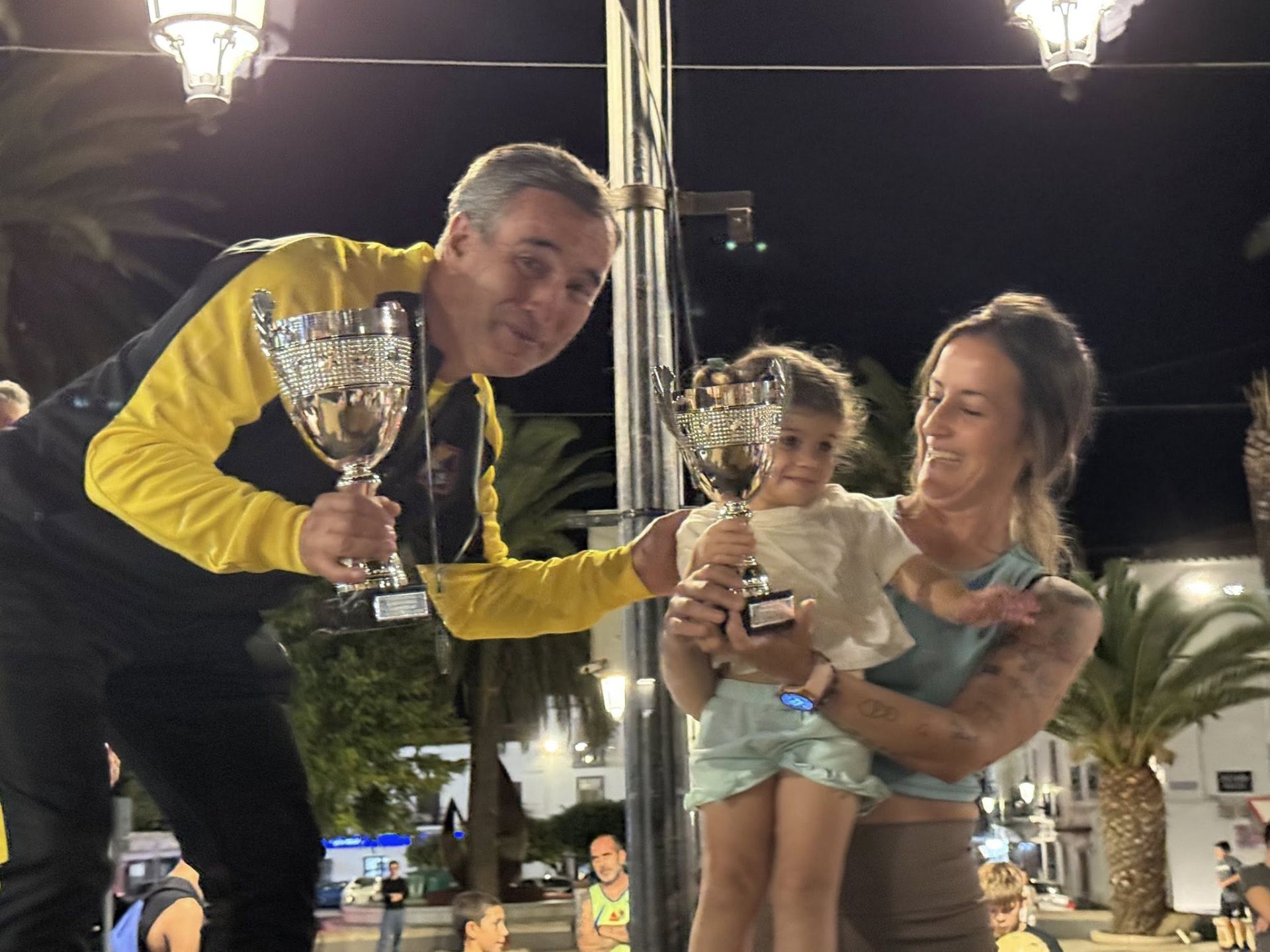 Numerosos deportistas de todas las edades participaron en la IV Carrera Popular 'Ciudad de Olivenza'