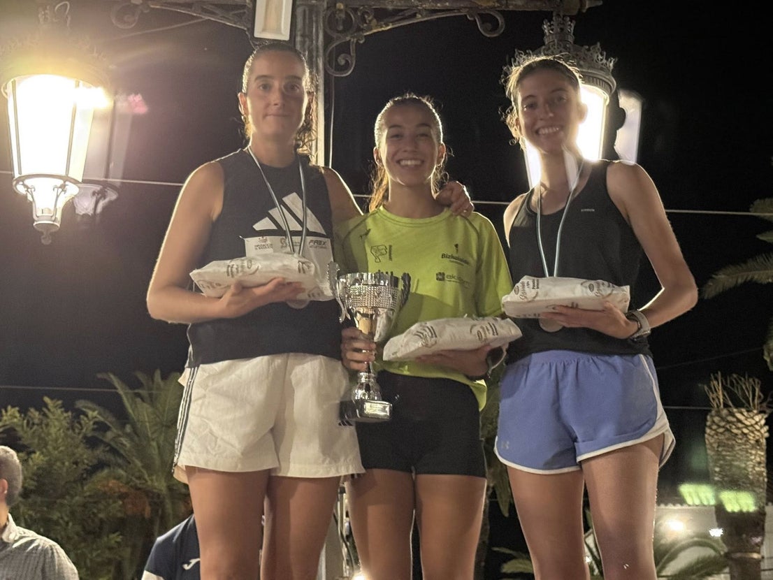 Numerosos deportistas de todas las edades participaron en la IV Carrera Popular 'Ciudad de Olivenza'