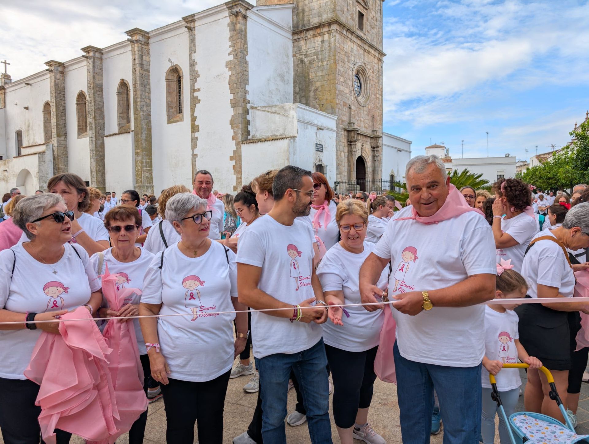 Olivenza se vuelca con &#039;Sonríe&#039; en la XI Marcha Solidaria contra el cáncer de mama