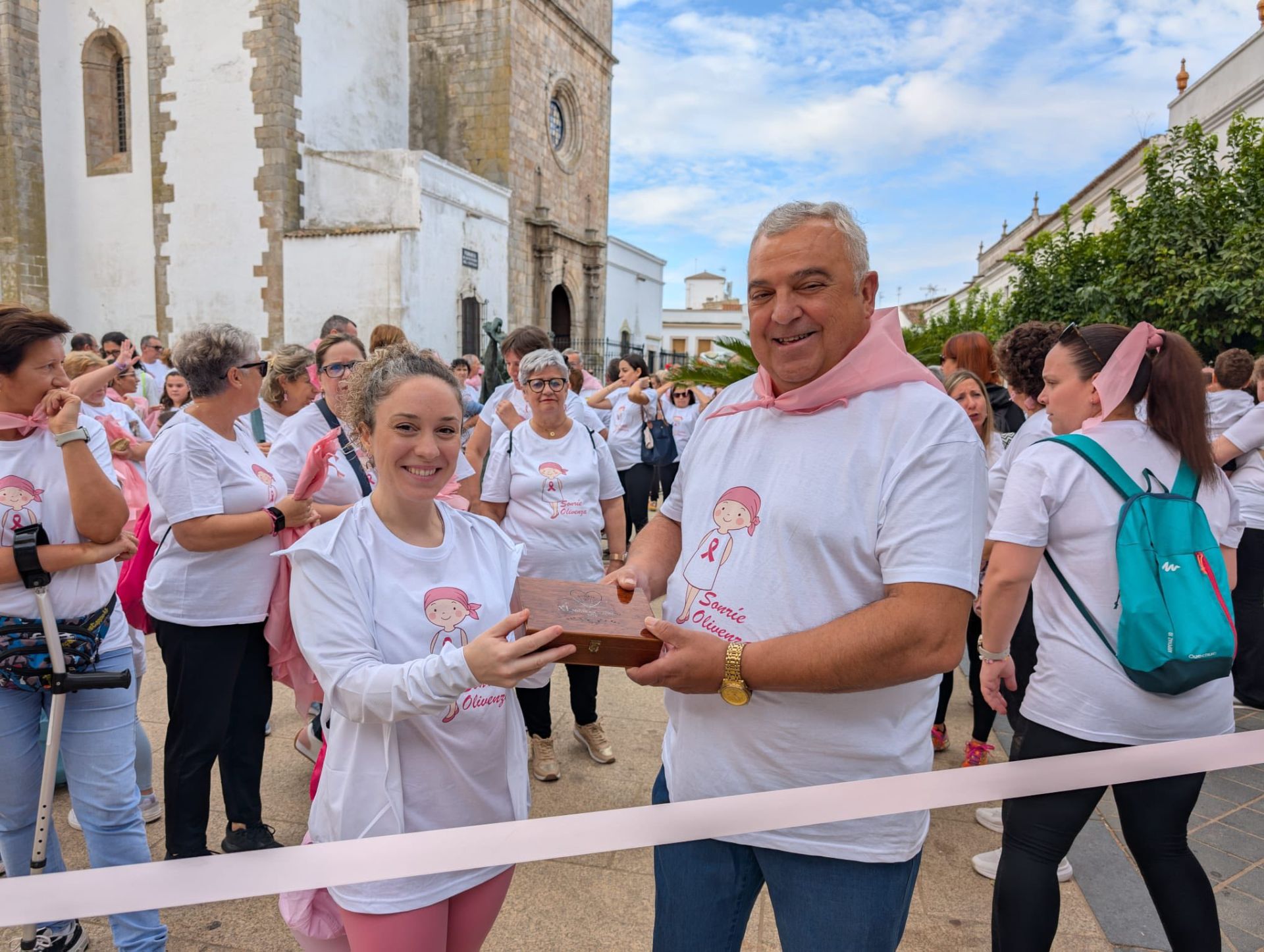 Olivenza se vuelca con &#039;Sonríe&#039; en la XI Marcha Solidaria contra el cáncer de mama