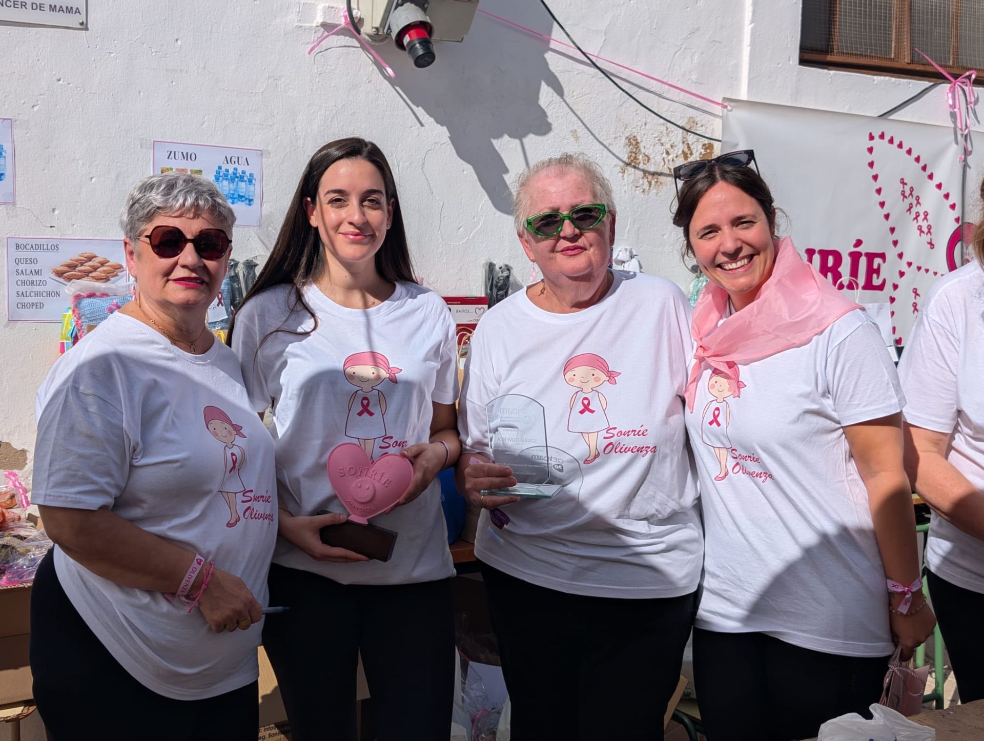 Olivenza se vuelca con &#039;Sonríe&#039; en la XI Marcha Solidaria contra el cáncer de mama