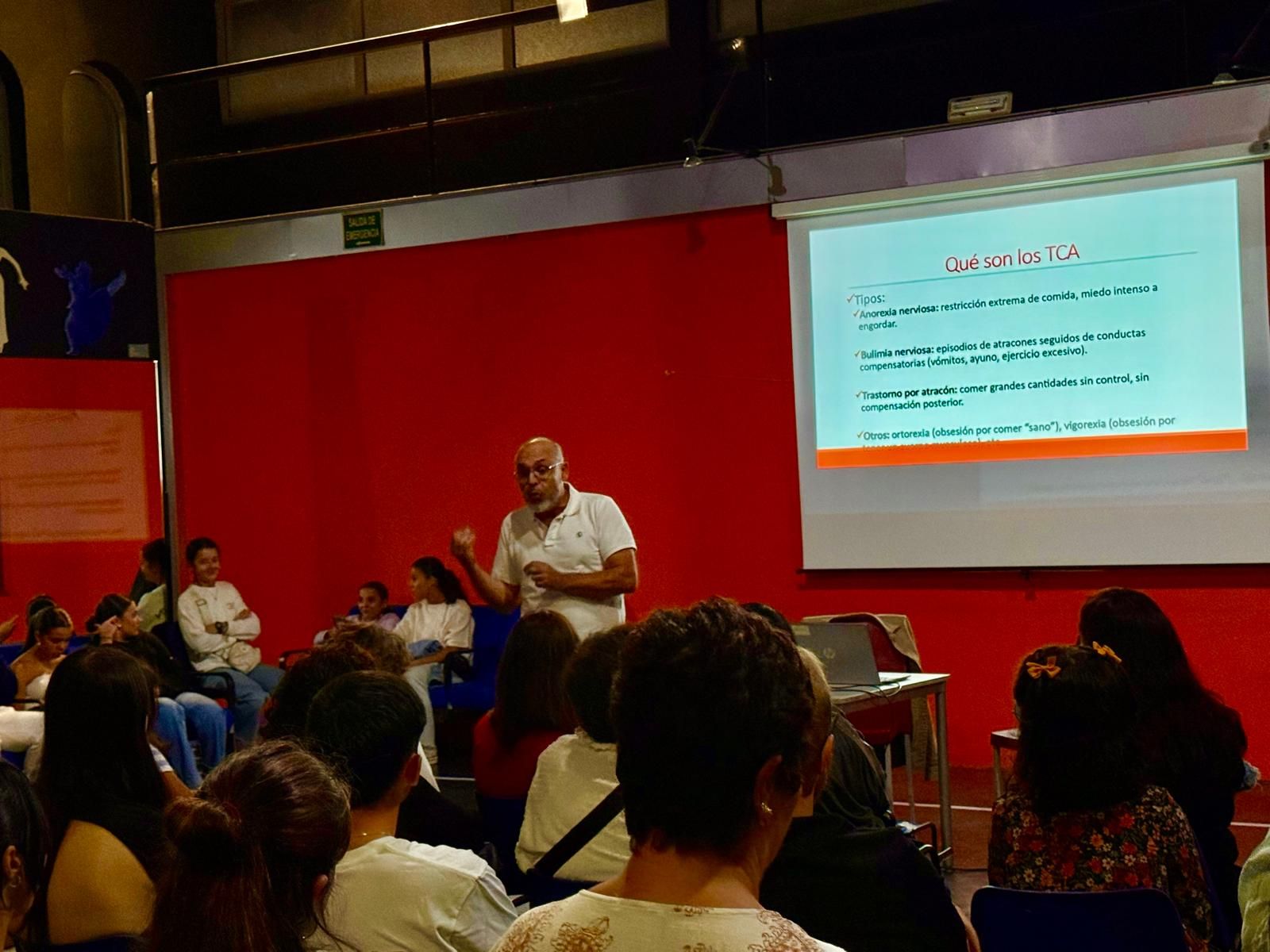 En torno a un centenar de jóvenes aprenden sobre alimentación saludable y prevención de trastornos alimentarios