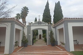 Entrada al Cementerio Municipal de Olivenza.