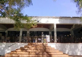 Entrada al local de la cafetería.