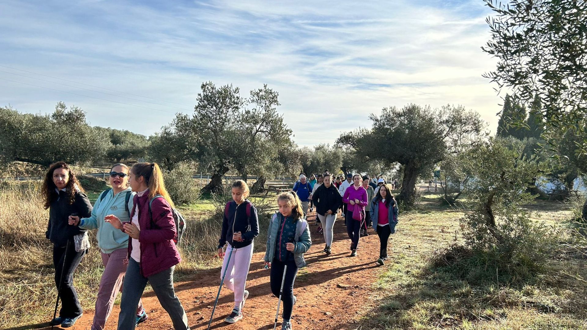 Más de doscientos senderistas disfrutaron la II Ruta de Al(M)or por la Sierra de Alor
