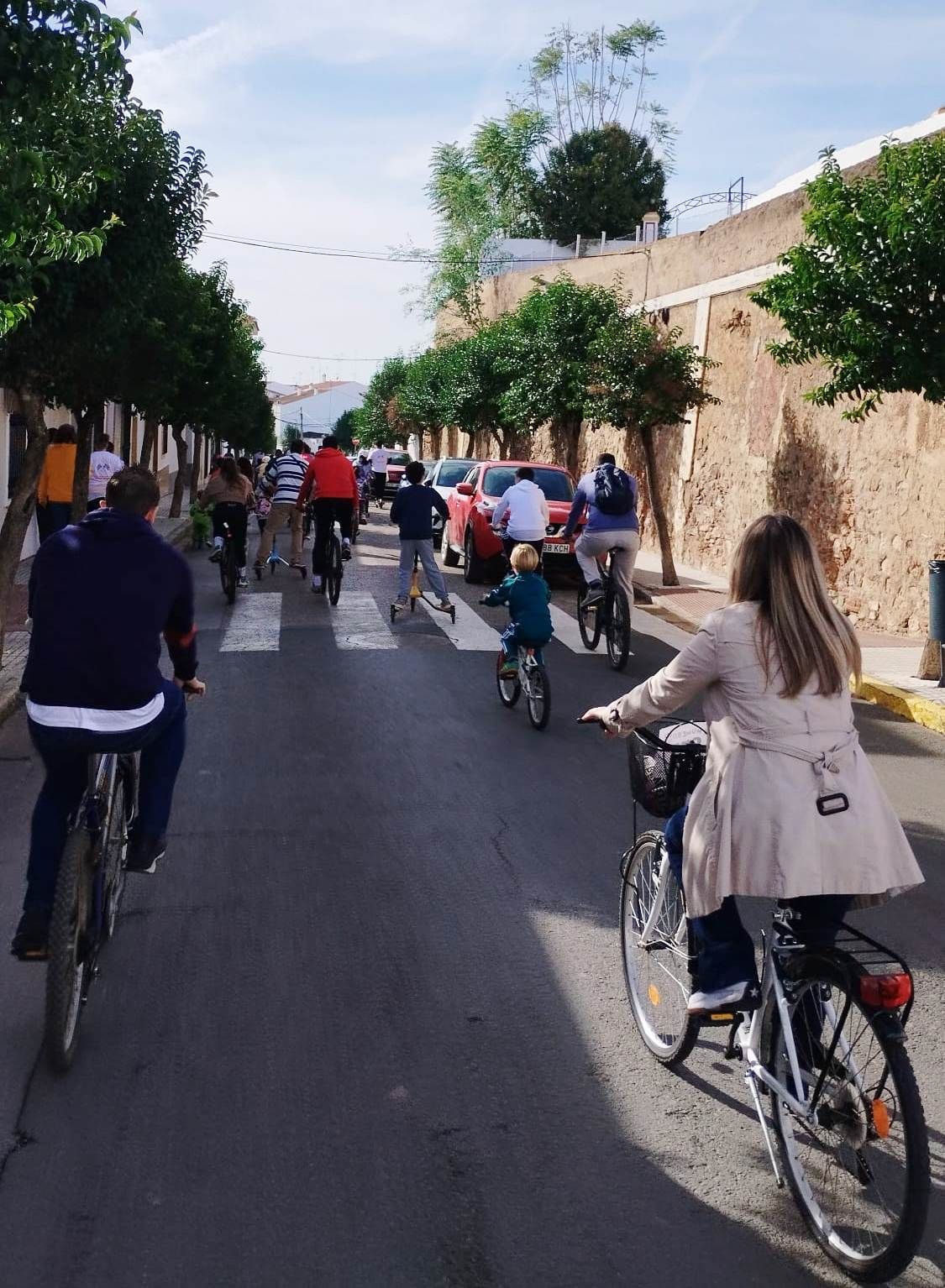 Las familias participaron en la II Marcha &#039;Sobre Ruedas&#039; del AMPA Sagrado Corazón