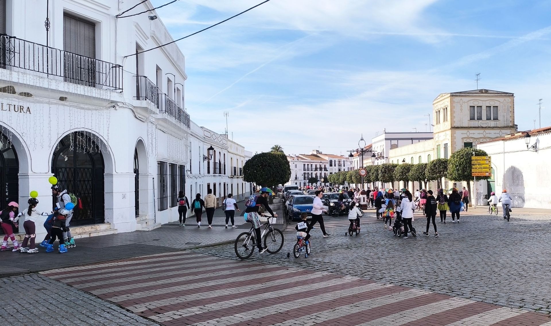 Las familias participaron en la II Marcha &#039;Sobre Ruedas&#039; del AMPA Sagrado Corazón