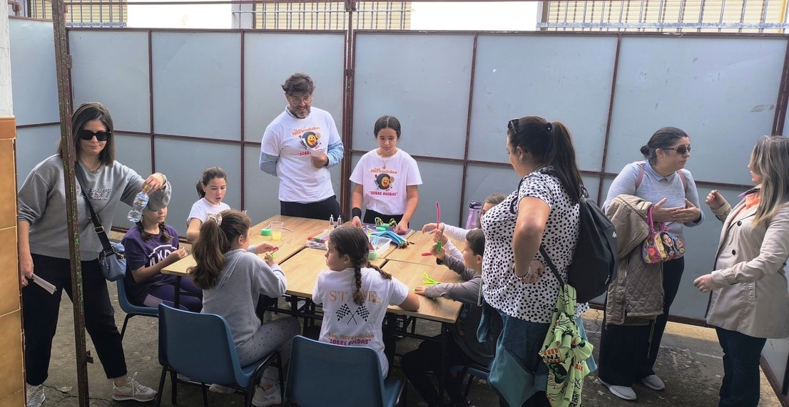Las familias participaron en la II Marcha 'Sobre Ruedas' del AMPA Sagrado Corazón