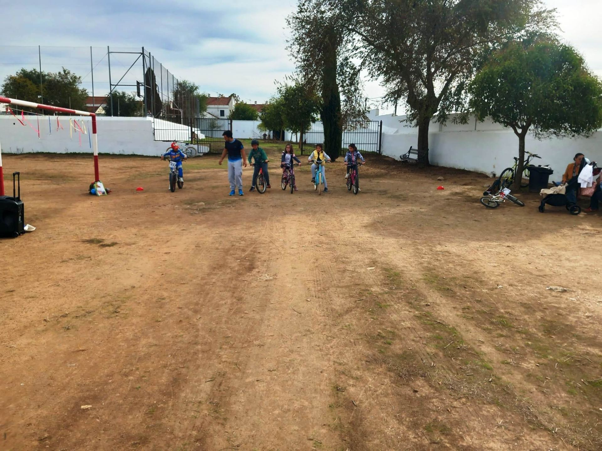 Las familias participaron en la II Marcha &#039;Sobre Ruedas&#039; del AMPA Sagrado Corazón