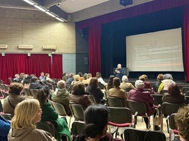 La sala se llenó de públlico en esta actividad.