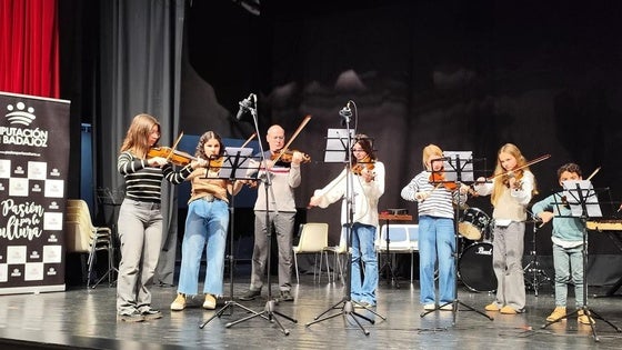 Los alumnos de la Escuela Municipal de Música muestran sus avances