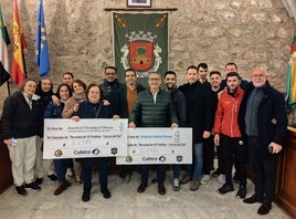 La entrega se realizó en el Salón de Plenos.