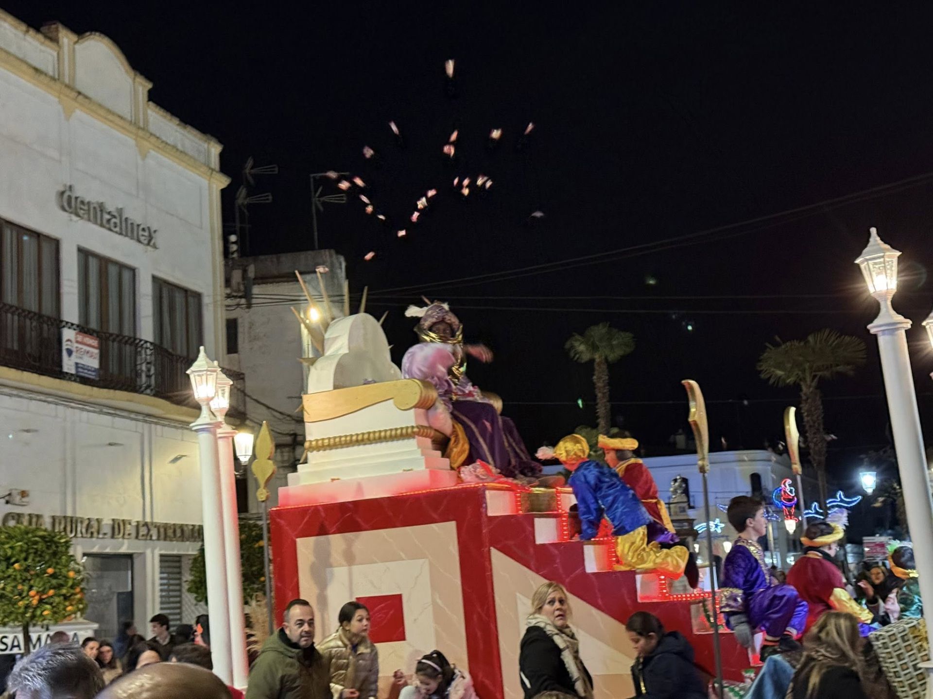 Las calles de Olivenza se llenan de magia con la Cabalgata de Reyes
