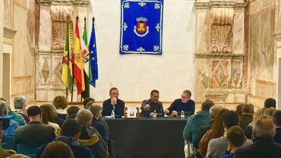 Numeroso público arropa la presentación de la obra Heliodoro Núñez sobre la aculturación de Olivenza en el siglo XIX
