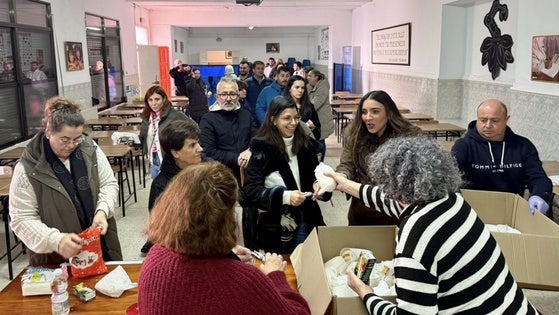 Numerosos vecinos asisten al Día del Bocadillo Solidario de las Escuelas Parroquiales