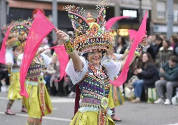 'Donde vamos la liamos' brilla en el gran desfile del Carnaval de Badajoz