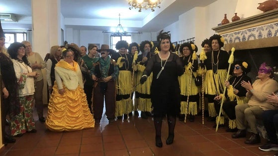 Los mayores abren el Carnaval con su baile y certamen de disfraces