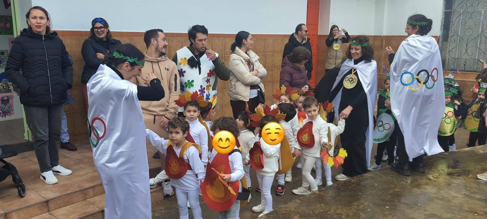 Los escolares llenaron de color y alegría las calles con sus desfiles de Carnaval