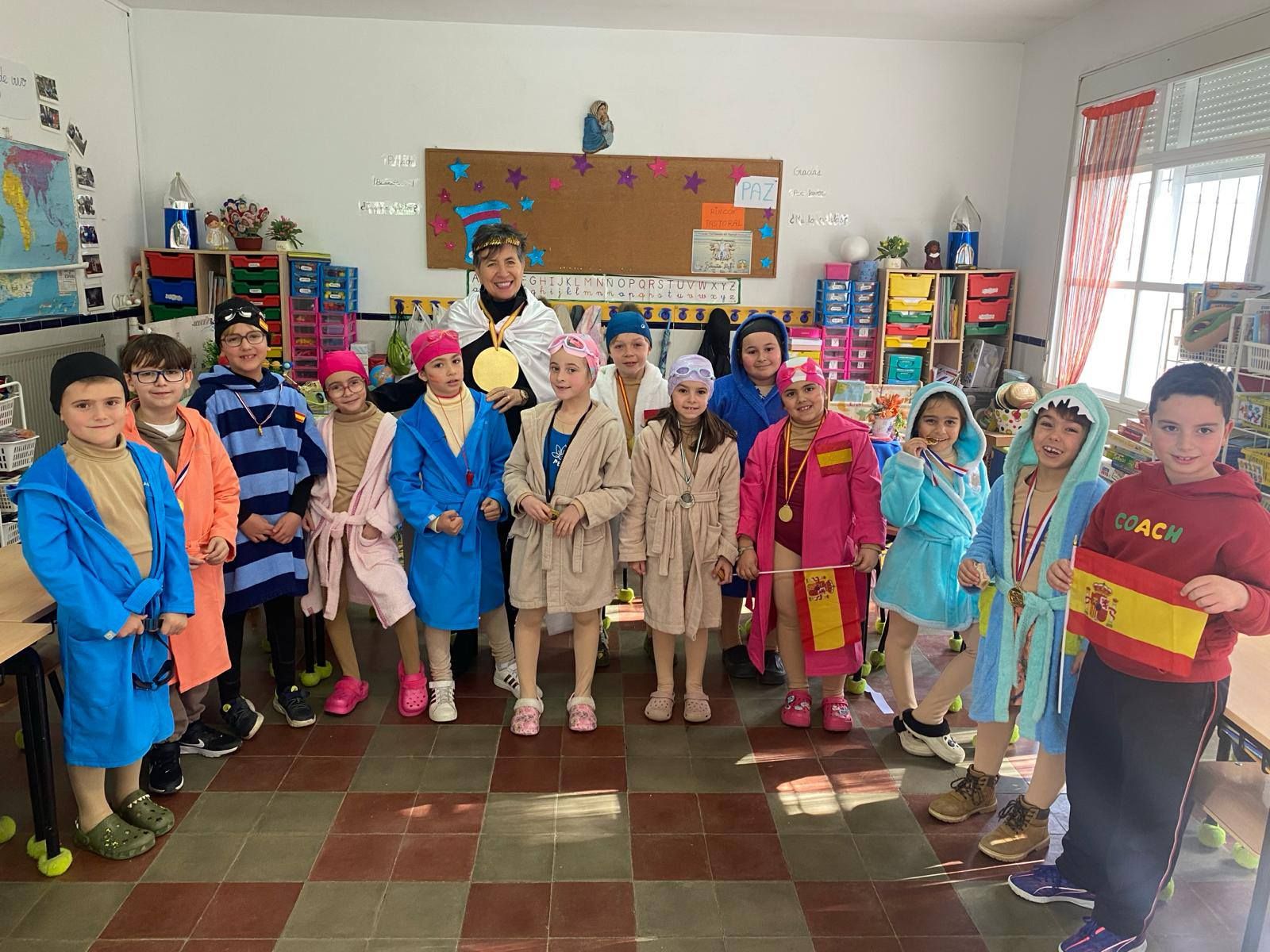 Los escolares llenaron de color y alegría las calles con sus desfiles de Carnaval