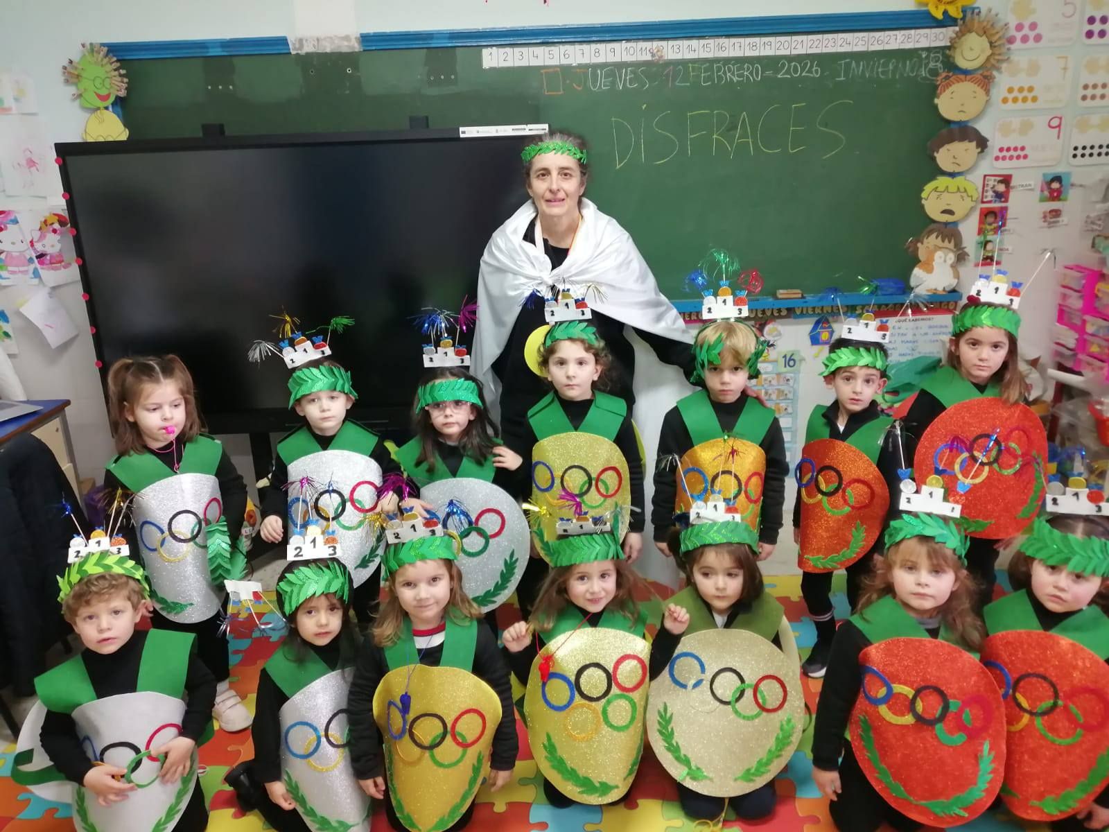 Los escolares llenaron de color y alegría las calles con sus desfiles de Carnaval